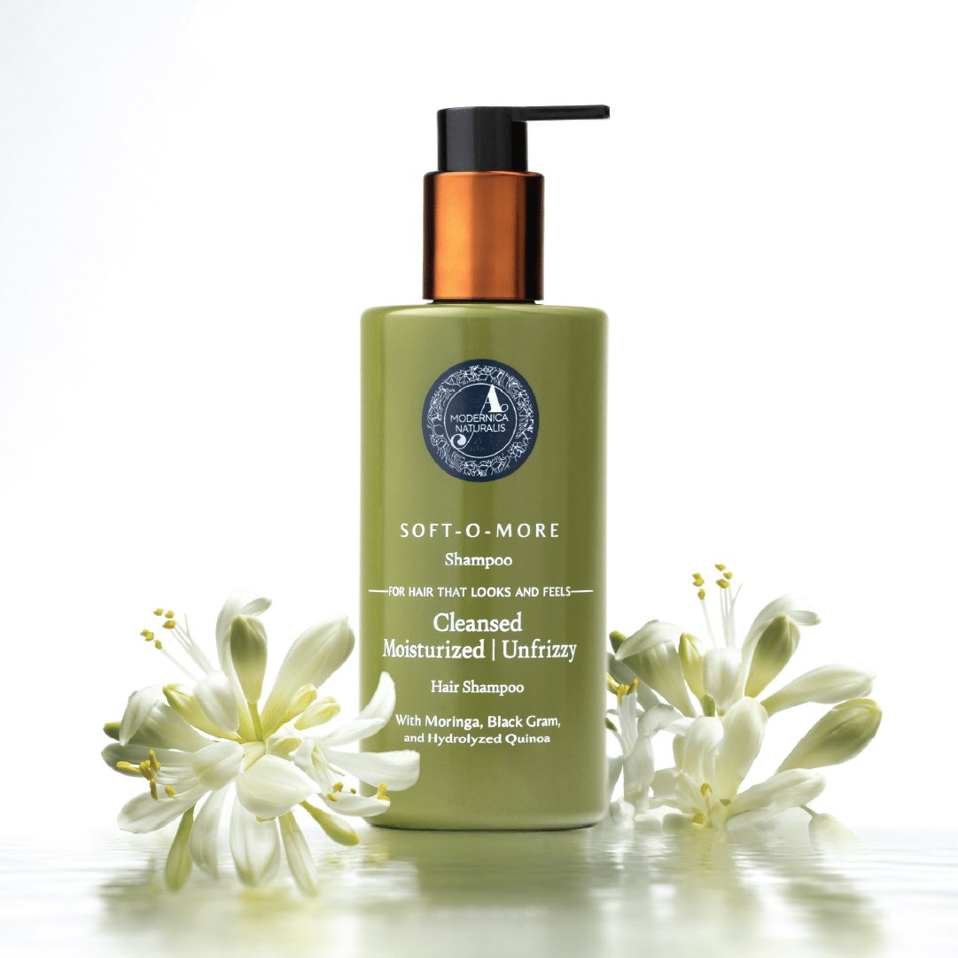 Soft-O-More 洗髮精 — 潔淨、保濕，並改善乾燥、黯淡、受損或老化髮質的外觀 - 超保濕配方蘊含 辣木 (Moringa)、積雪草 (Gotu Kola) 與 黑扁豆 (Black Gram)。適合受損、毛躁髮質的極致修護洗髮精。